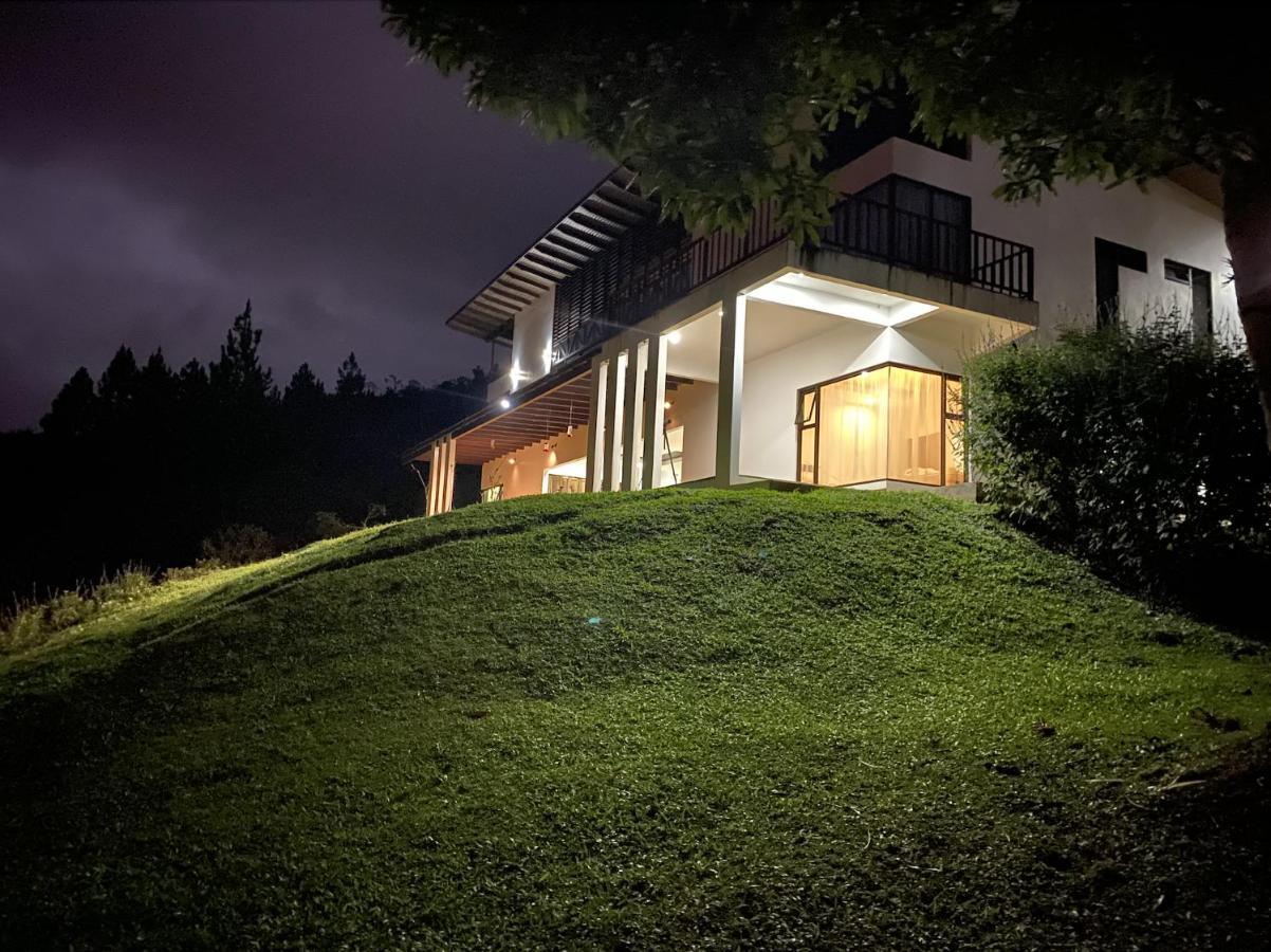 Arte De Plumas Birding Lodge Cartago Kültér fotó